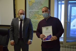 Победителя конкурса логотипов наградили на Думе