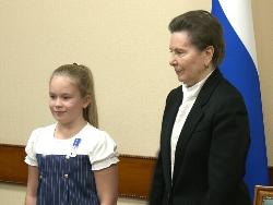 Отважная югорчанка Маша Гончарова получила награду от Совета Федерации