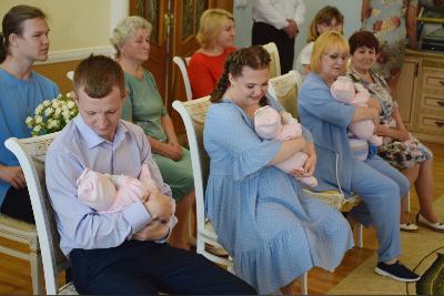 В День любви, семьи и верности в Югорске чествовали тройню