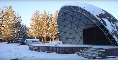 В «Суеват Пауле» завершили строительство новой сцены и провели электричество