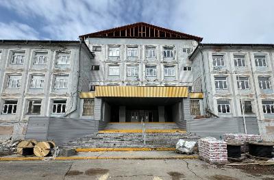 Алексей Харлов проинспектировал ход выполнения капитального ремонта школы № 2