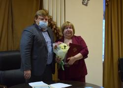 Андрей Бородкин вручил строителям Югорска награды к профессиональному празднику 