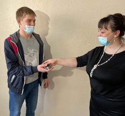 Ключи от долгожданной квартиры получил ещё один югорчанин 