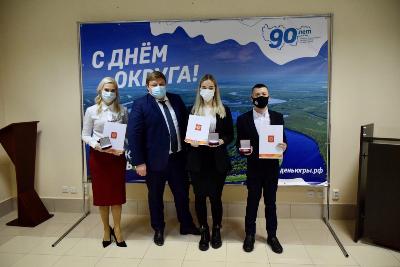 Глава города вручил медали добровольцам Югорска