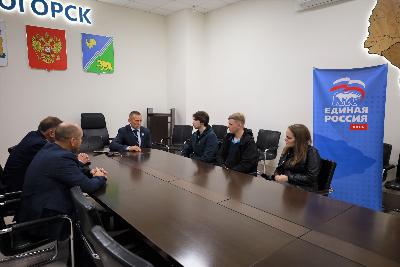 Первый командир батальона «Югра» Дмитрий Аксёнов сегодня встретился с новобранцами из Югорска