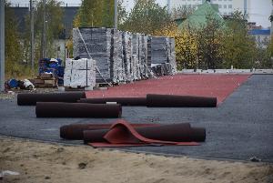Началась установка «умной» спортивной площадки в Югорске