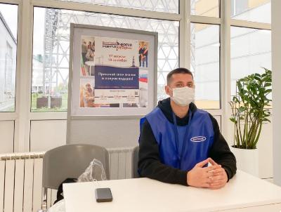 Югорчане активируют номера участников викторины «Энергия развития Югры» и получают подарки