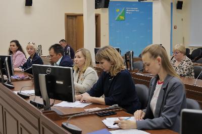 Без барьеров: в администрации Югорска обсудили возможности для обучения и реабилитации детей с ОВЗ