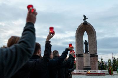 Огни памяти не гаснут: как Югорск почтил героев войны