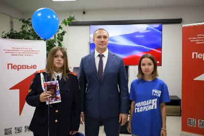 В преддверии Дня Государственного флага юным гражданам России вручили паспорта