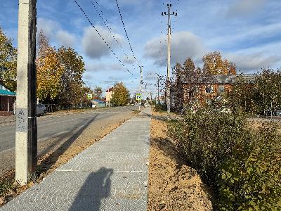 В Югорске обустраивают тротуар на улице Калинина