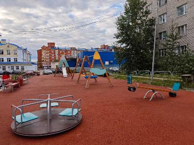 В Югорске появилась новая детская площадка