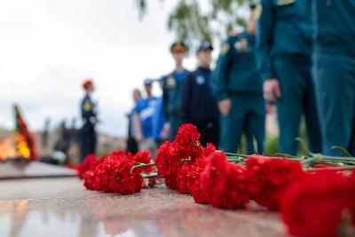 Югорск почтил память павших: возложение цветов к мемориалу «Воинская Слава»