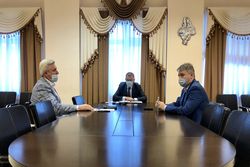 Сегодня состоялось заседание регионального оперативного штаба по предупреждению завоза и распространения коронавирусной инфекции на территории Югры.