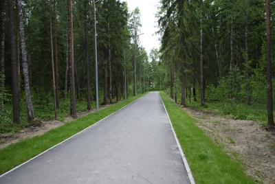 Общественники Югорска проверили благоустройство парка по улице Менделеева   