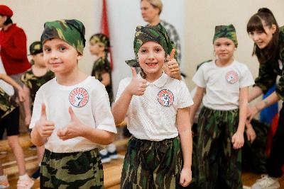 Воспитанники детских садов Югорска приняли участие в военно-спортивной игре «И мы за Родину сразимся»