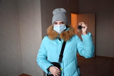 Глава города вручили ключи от квартир детям, оставшимся без попечения родителей