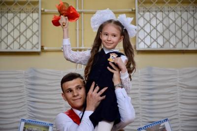 Выпускники попрощались со школой 