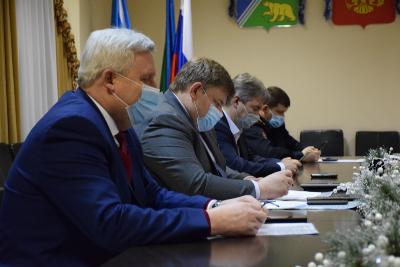 Андрей Бородкин доложил главе региона об эпидситуации по Covid-19 в Югорске 