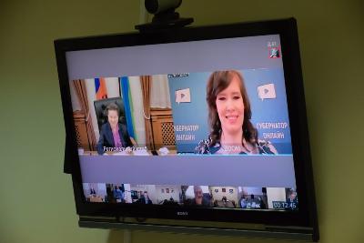 Поддержку семей, развитие талантов и способностей детей Югры, а также реализацию соцпрограмм в регионе обсудили участники прямого эфира с губернатором округа Натальей Комаровой