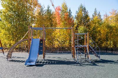 В Югорске появилась еще одна современная детская площадка