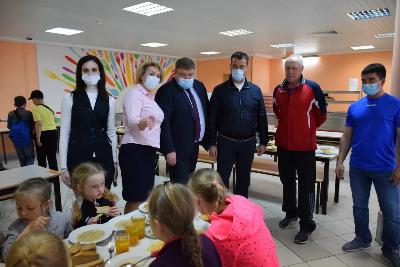 Югорск с рабочим визитом посетил член Совета Федерации Эдуард Исаков