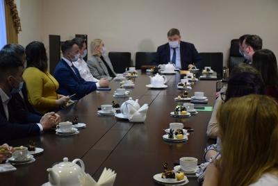 Андрей Бородкин обсудил с блогерами и общественниками благоустройство Югорска 