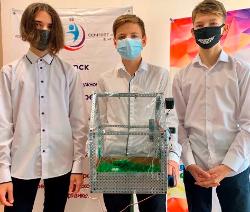 Азбуку для слабовидящих, безопасную ручку и умную теплицу изобрели югорские школьники 