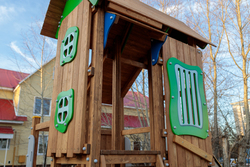 В Югорске появилась новая детская площадка на улице Попова В Югорске появилась новая детская площадка на улице Попова