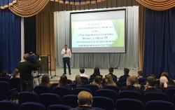 Специалисты администрации совместно с предпринимателями проводят уроки финансовой грамотности для школьников