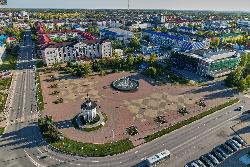 На фонтанной площади имени Р.З. Салахова установят новые качели